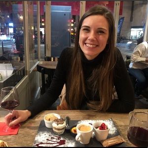 Meet your Posher, Christiana